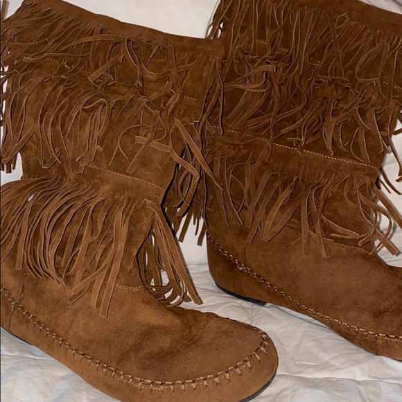 Wet Seal Tan and Brown Moccasins Comfortable and Stylish - Picture 2 of 8